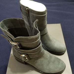 Vince Camuto VC-Webey Booties